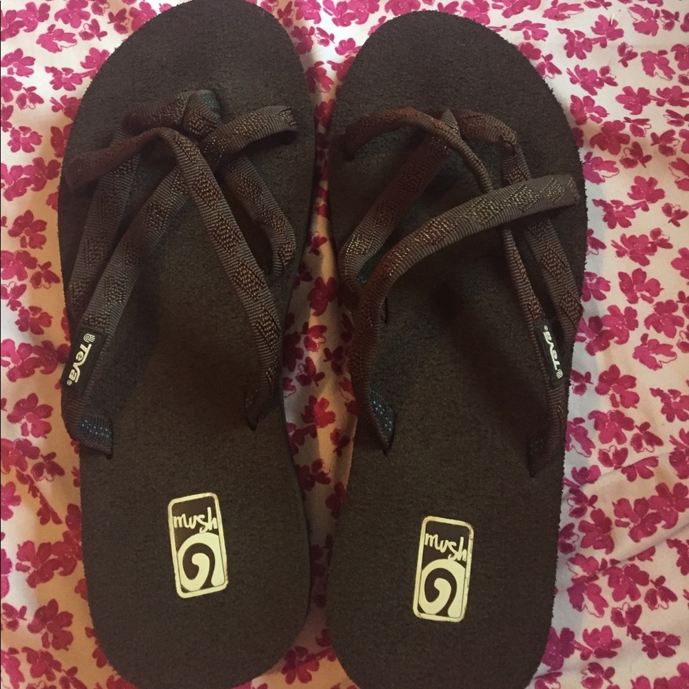Teva flip flops size W7
