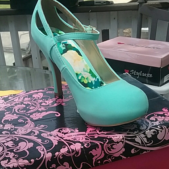 Shoes - Picture 2 of 2