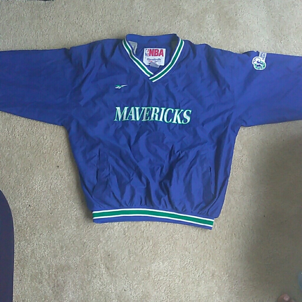 Vintage Dallas Maverick over throw