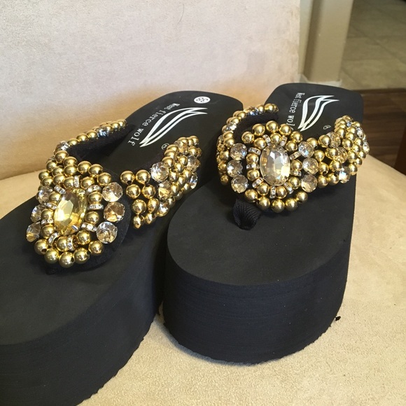 Super fancy gold embellished flip flops. - Picture 3 of 8
