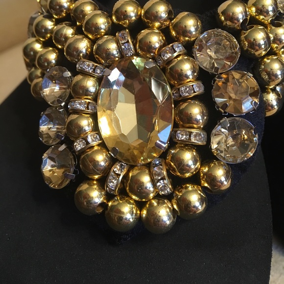 Super fancy gold embellished flip flops. - Picture 4 of 8