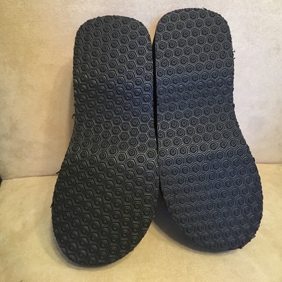 Super fancy gold embellished flip flops. - Picture 6 of 8