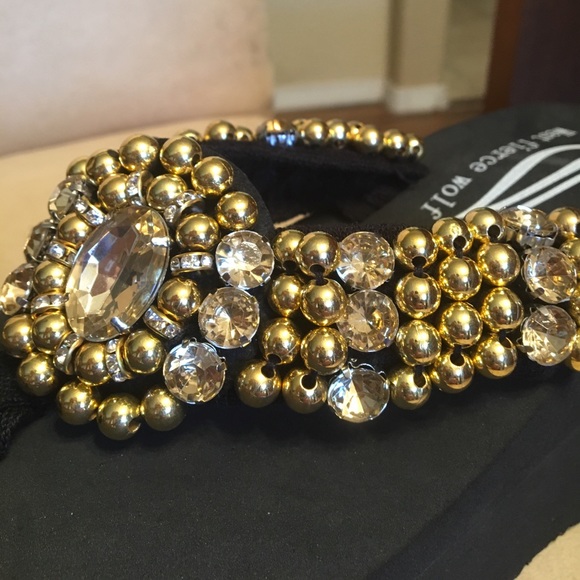 Super fancy gold embellished flip flops. - Picture 7 of 8