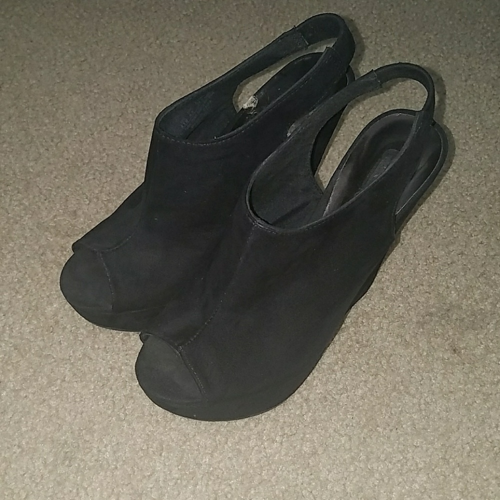 Black Wedges