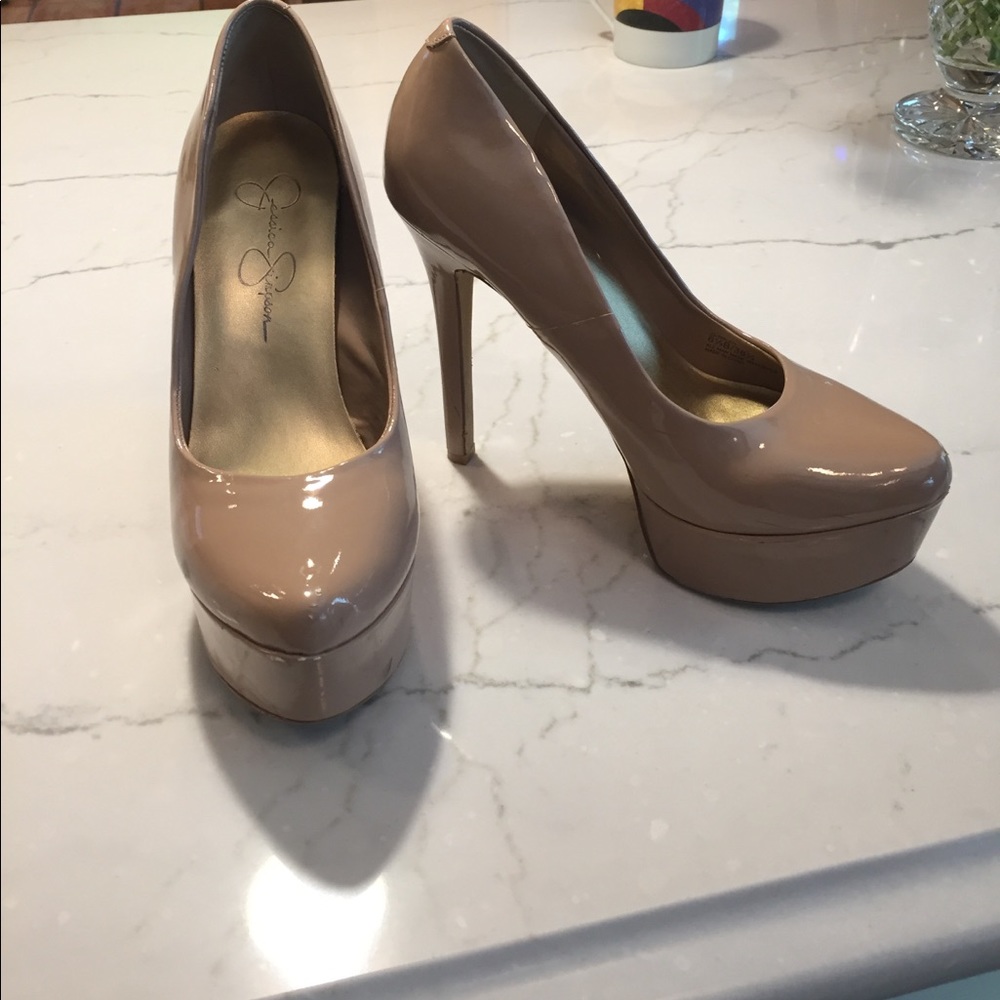 Used Nude pumps