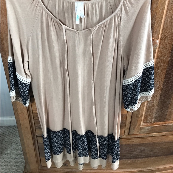 Boutique Brand Tan and Black Top Size Small - Picture 2 of 2