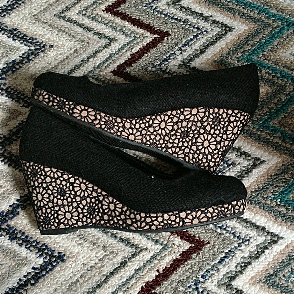 Size 7 Women's Wedges NBW