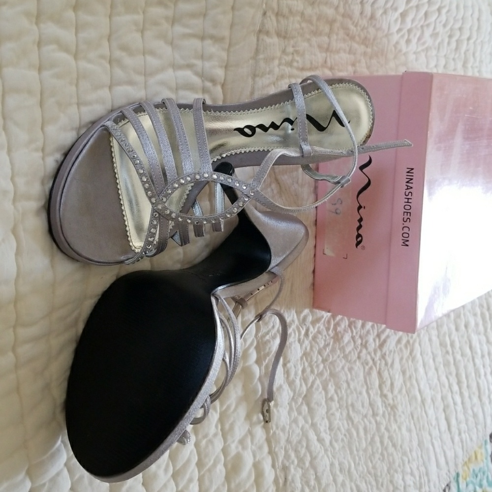 Nina size 9 silver sandals