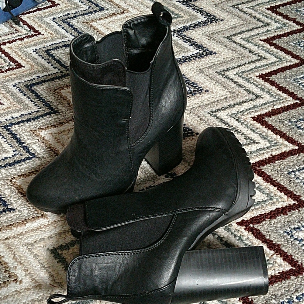 Size 7 women's boots, NBW