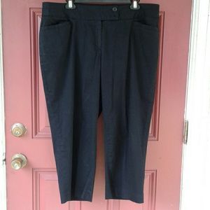 Black capris