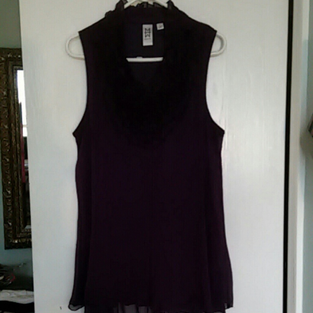 Sleeveless blouse