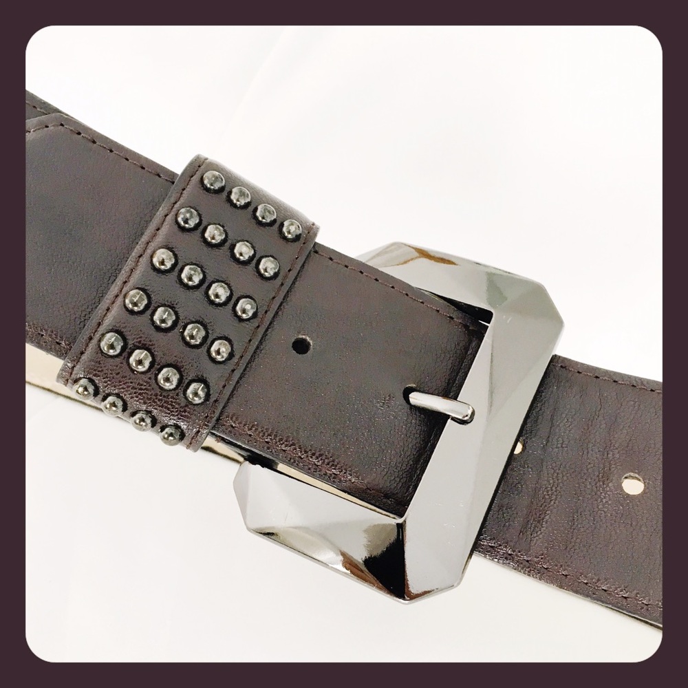 BETSEY JOHNSON BROWN LEATHER BELT SZ SM W/ STUDDS