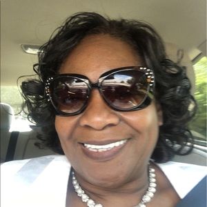 Meet your Posher, Delois