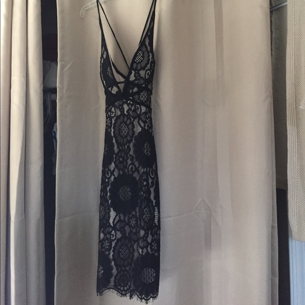 SMALL V NECK LACE BODYCON DRESS