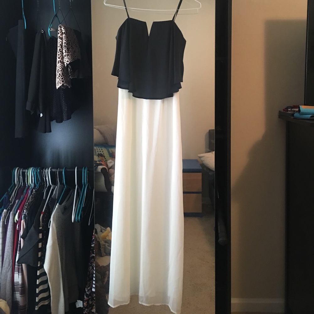 DONATED- Black and white adorable maxi dress!