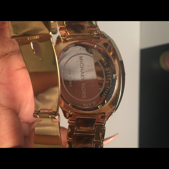 Michael Kors gold and cheetah watch - Picture 4 of 4