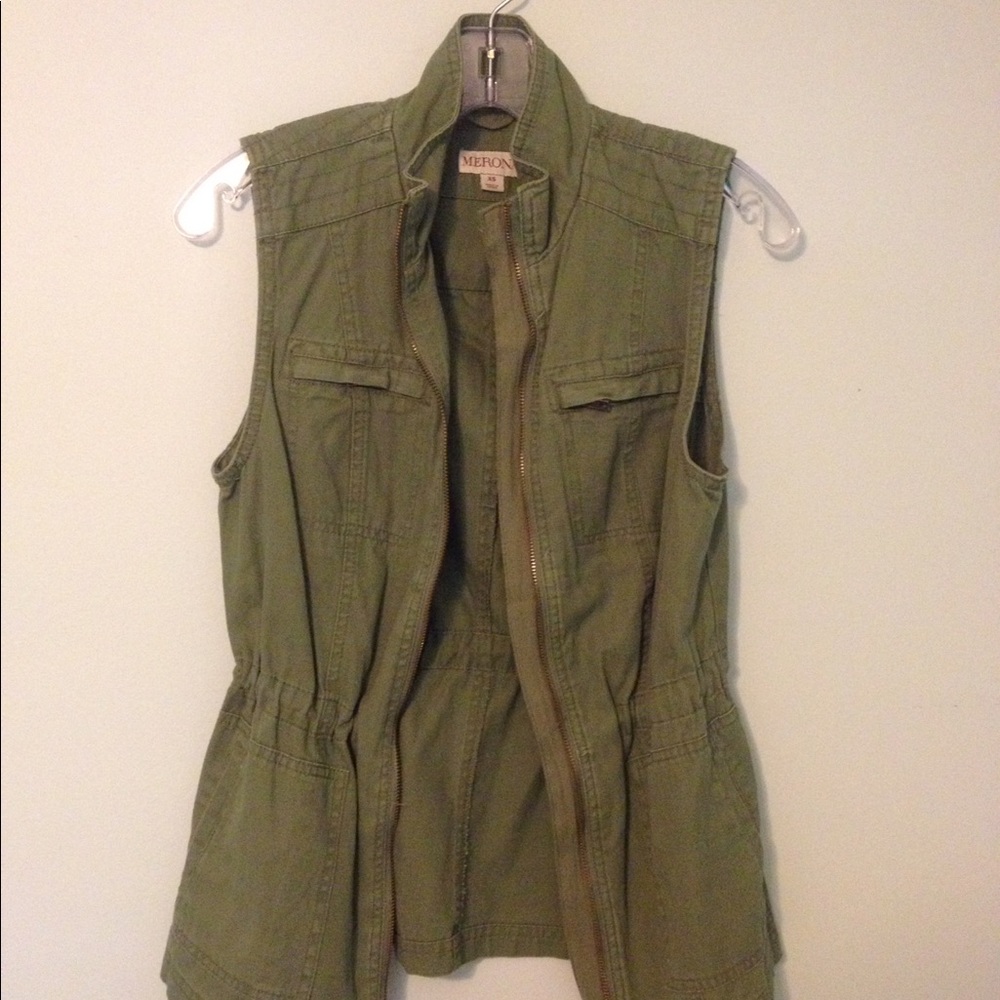 BRAND NEW Military green vest