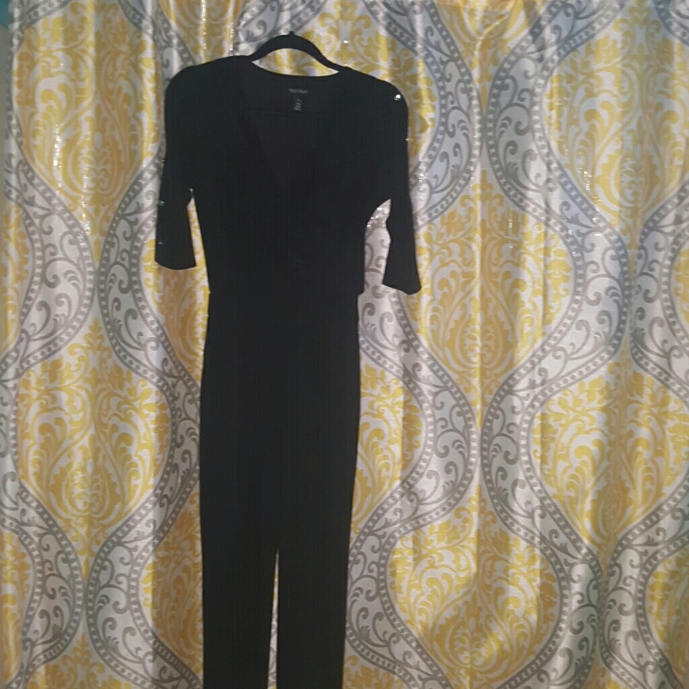 Black house/white mrkt jumper