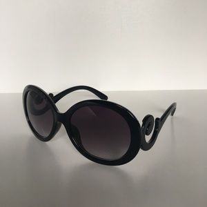 Black Vintage Swirl Frame Sunglasses