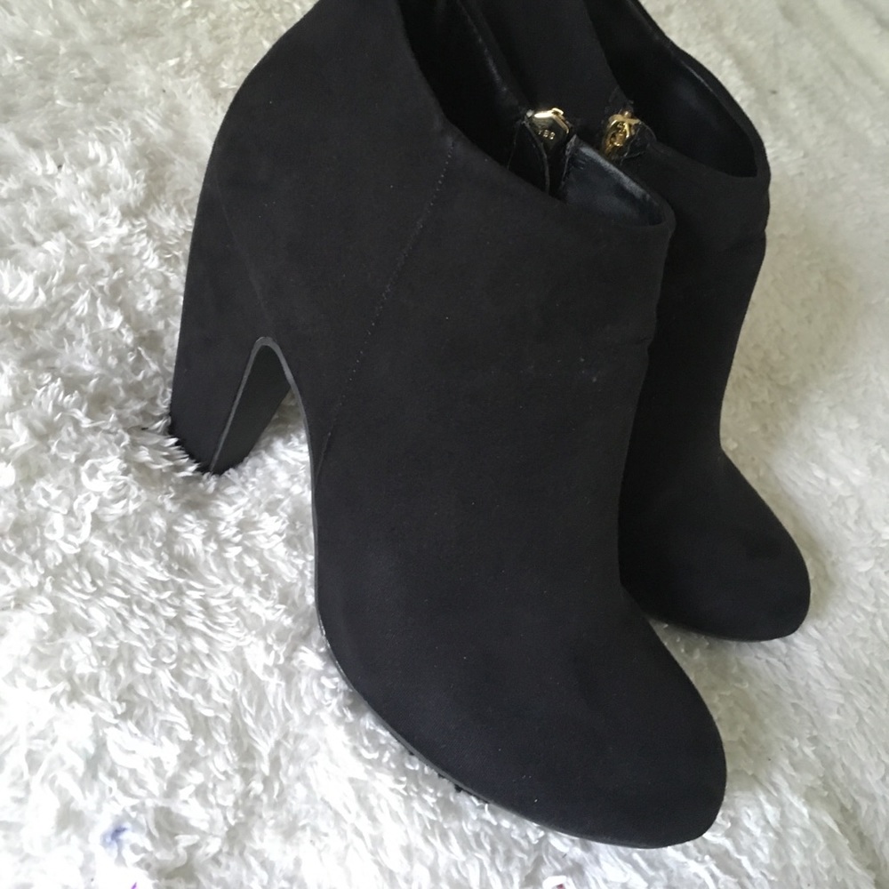 Black heel booties
