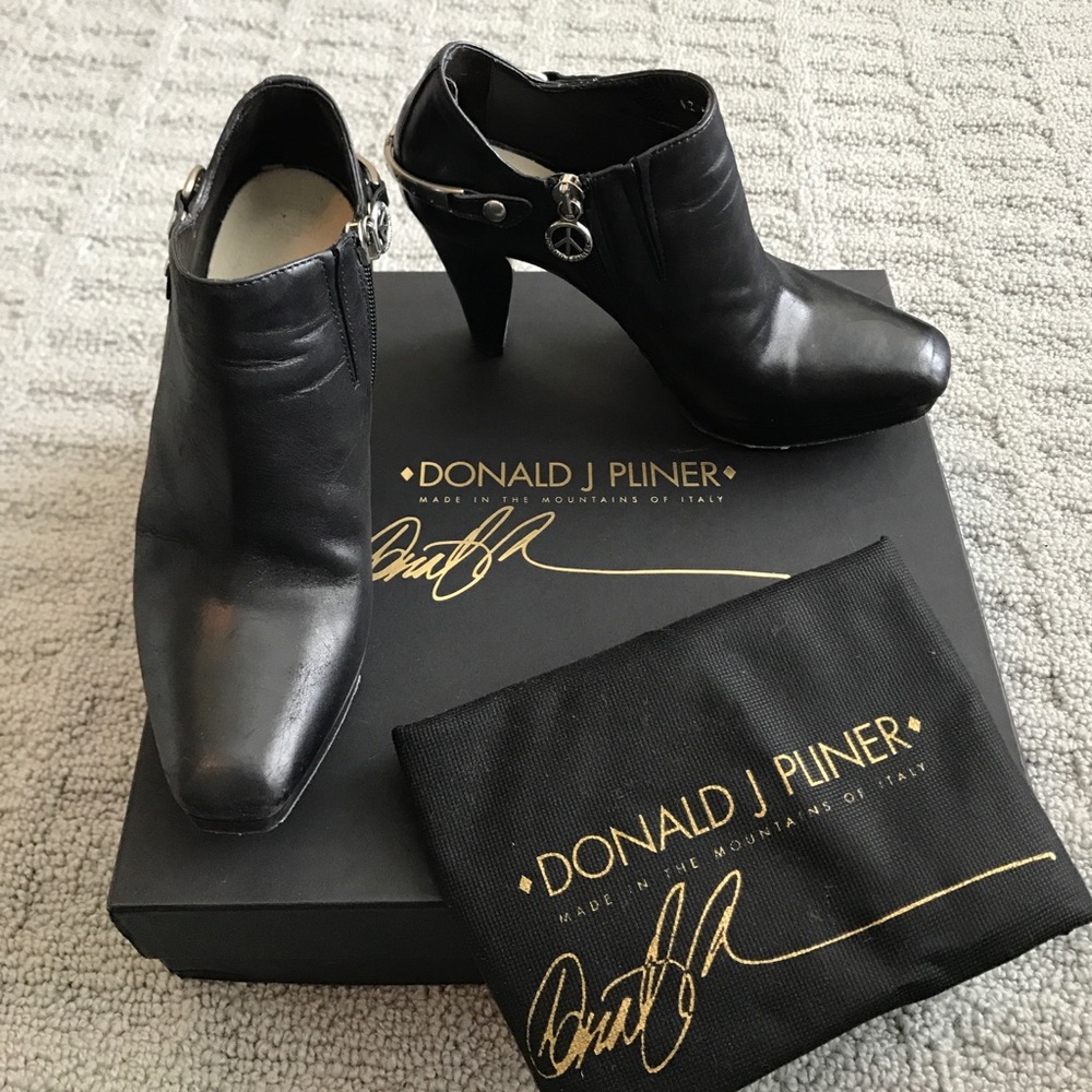 Donald J Pliner booties. Size 6.5