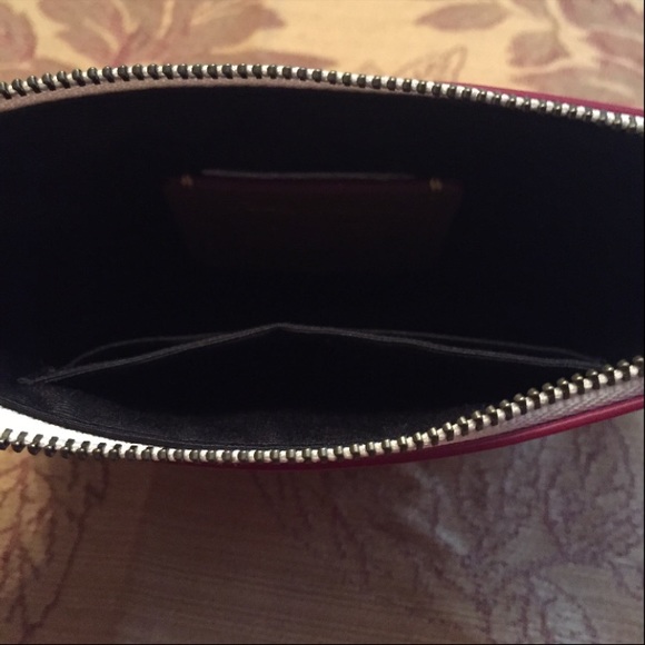 Limited Edition Disney wristlet - Picture 3 of 4