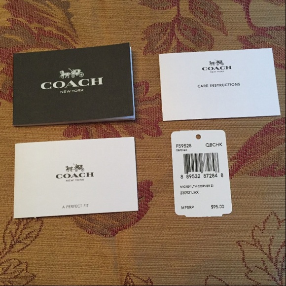 Limited Edition Disney wristlet - Picture 4 of 4