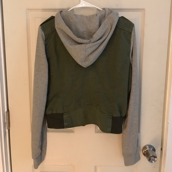 Army green jacket - Picture 2 of 2