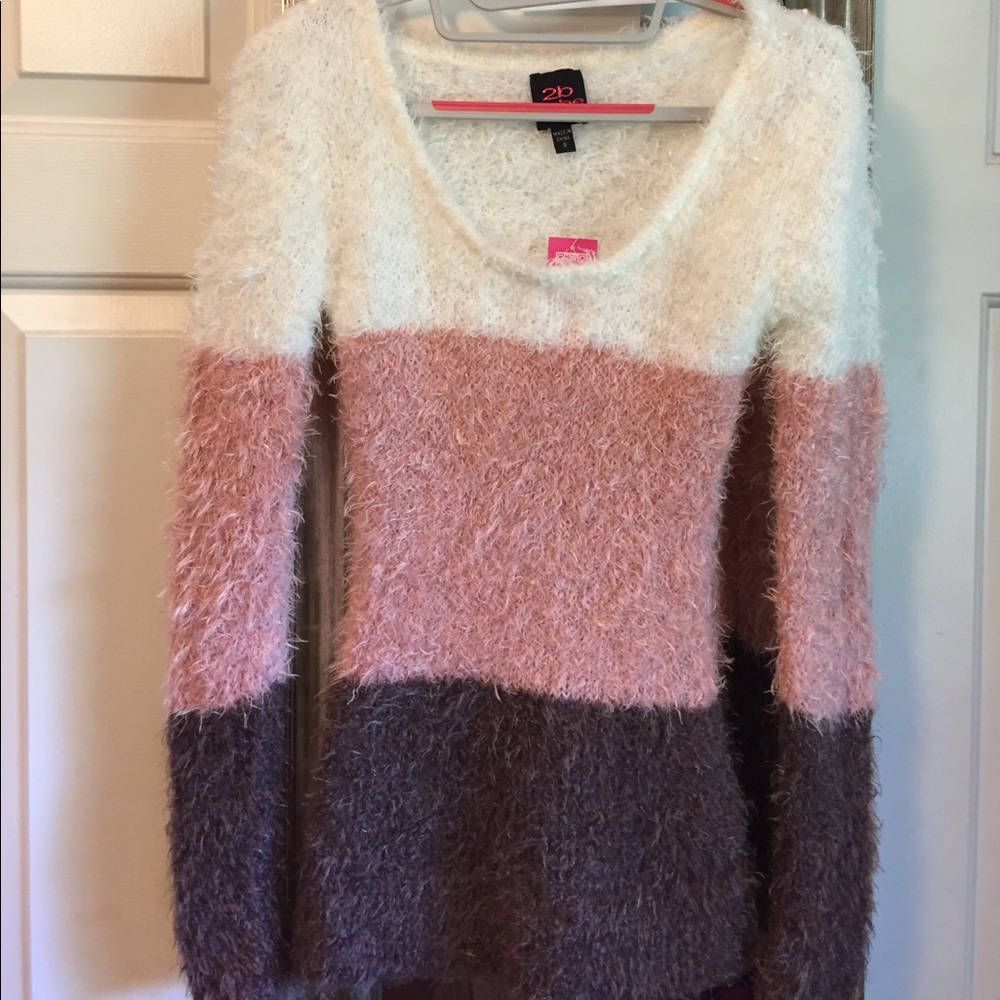 Fuzzy 3 colored 2B BeBe shirt