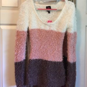 Fuzzy 3 colored 2B BeBe shirt