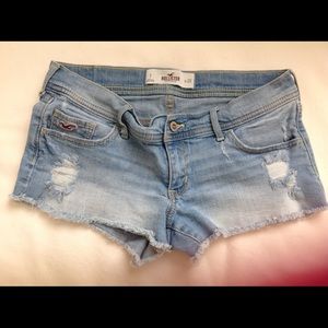 Hollister Low Rise Distressed Shorts Size 7
