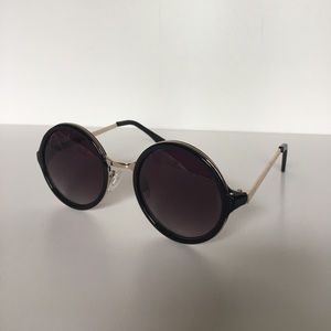 Black Vintage Round Sunglasses