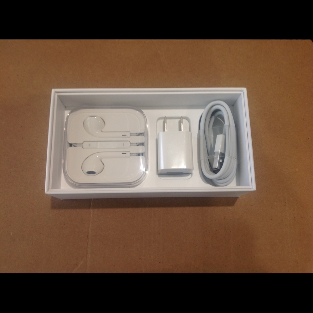 Apple accessory bundle. Brand New. Authentic.