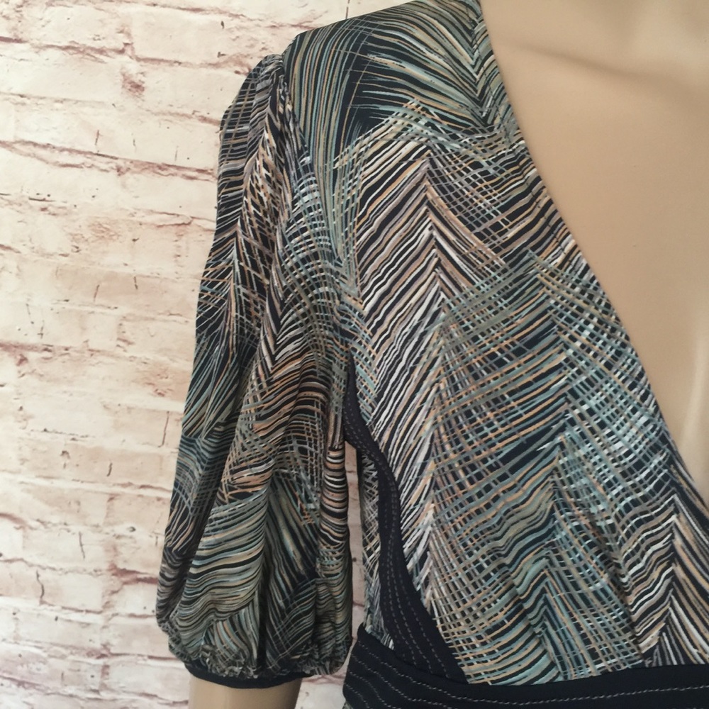 • BCBGMAXAZRIA • Feather Print Dress Size Small - Picture 4 of 7