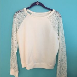 Long sleeve with lace