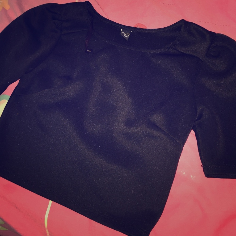 Black Windsor crop top