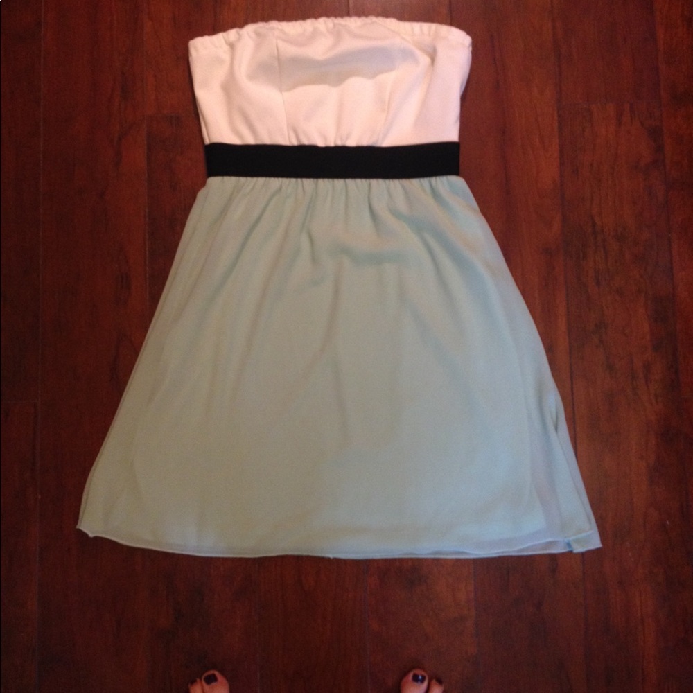 BRAND NEW Strapless white and mint dress