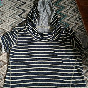 Women's short sleeve hooded top