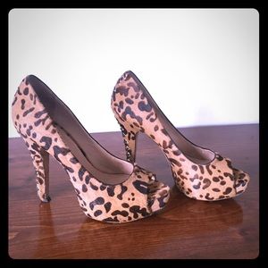 Vince Camuto Leopard pony-hair pumps, size 8.5