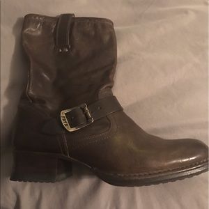 FRYE Slouch Boots!!!!❤️ Size 9, Dark Brown!