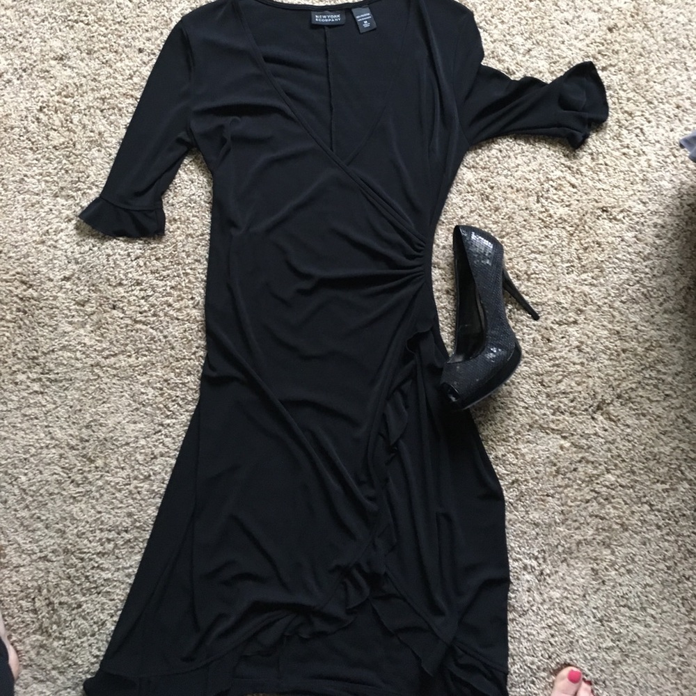 Size M black cocktail dress.