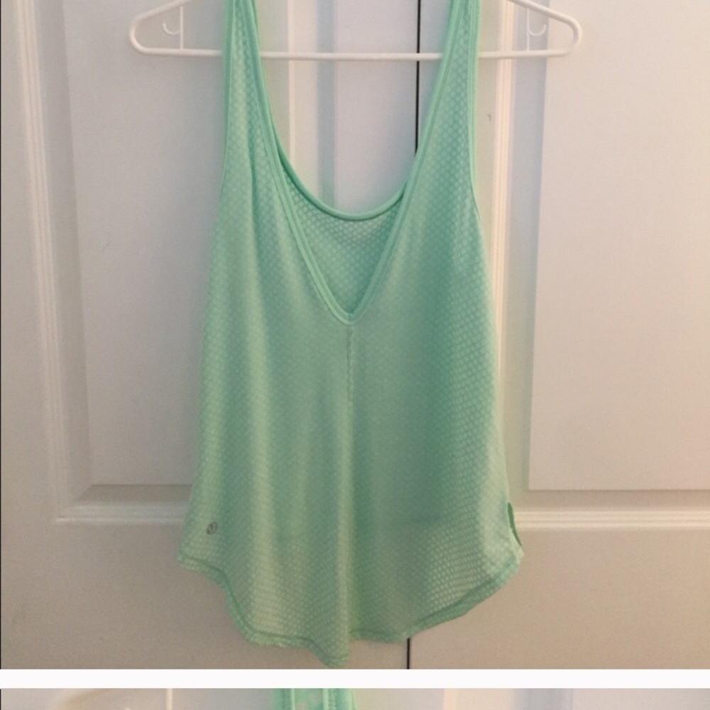 Super cute light weight mint green lulu top!