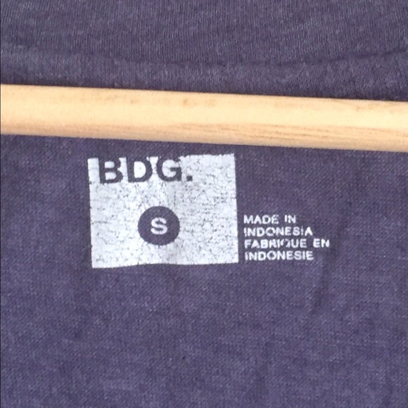 🚫Sold🚫Basic V-neck Tee - Picture 2 of 3