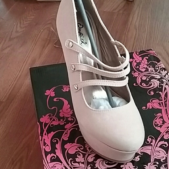 Shoes - Picture 2 of 2