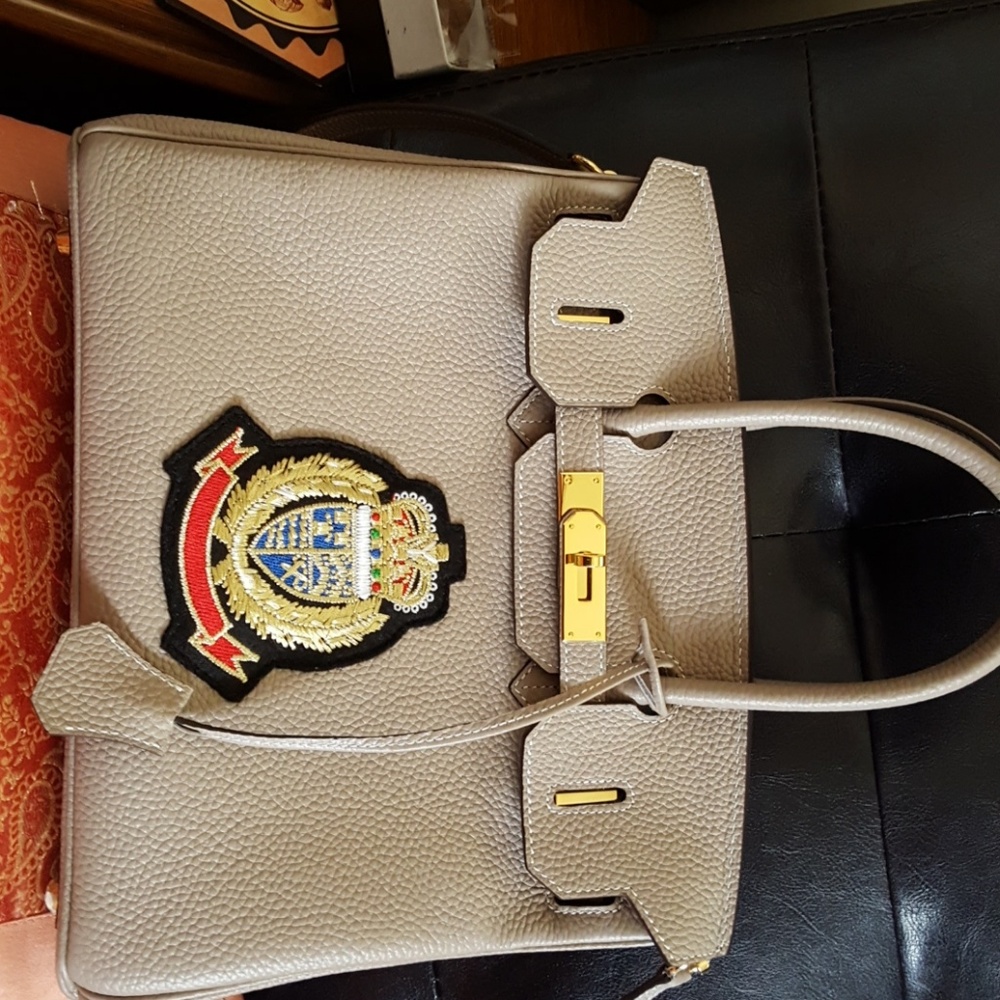 Parodie officiale Gris Pearl handbag