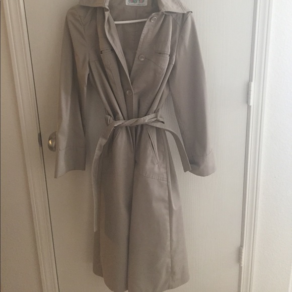 Jackets & Blazers - Vintage khaki trench!