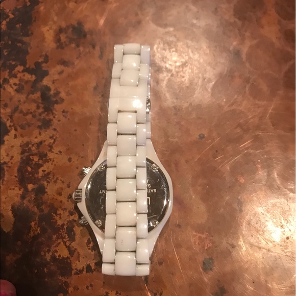 Authentic Le Chateau watch!! - Picture 2 of 2