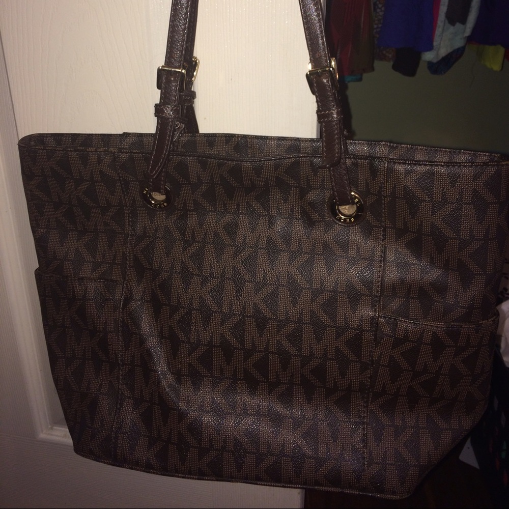 Micheal Kors purse