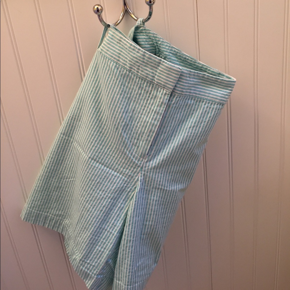 Adorable & slimming Izod shorts!