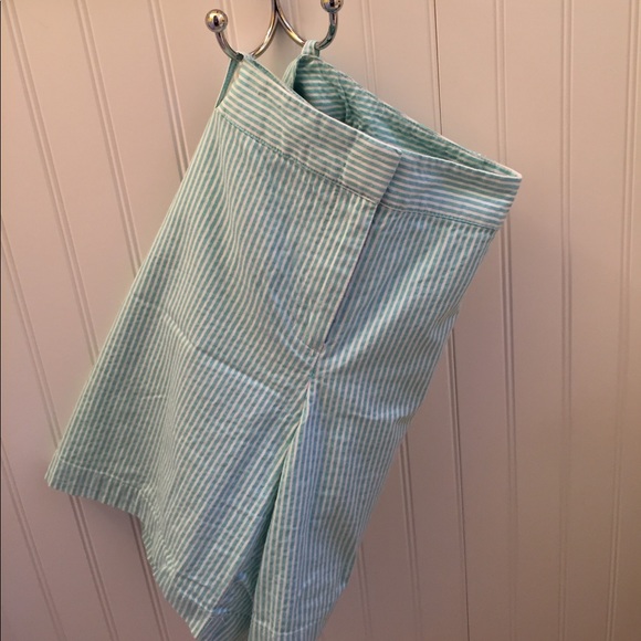 Adorable & slimming Izod shorts! - Picture 1 of 8